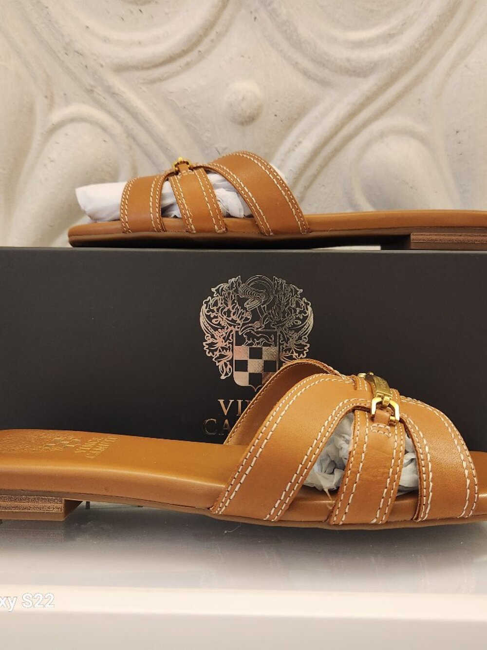 Vince Camuto Women's Arisha Flat Leather Sandals. NIB. Size 6.5